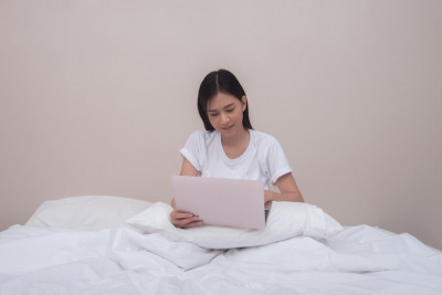 happy-woman-using-laptop-smiling-sitting-bed-home-woke-up-morning_1150-2912.jpg